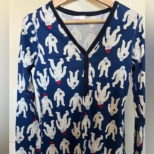 Blue Yeti Henley Top in Women Size (Small)